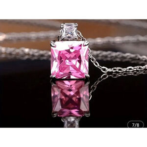 Beautiful necklace with a stunning pink crystal pendant
